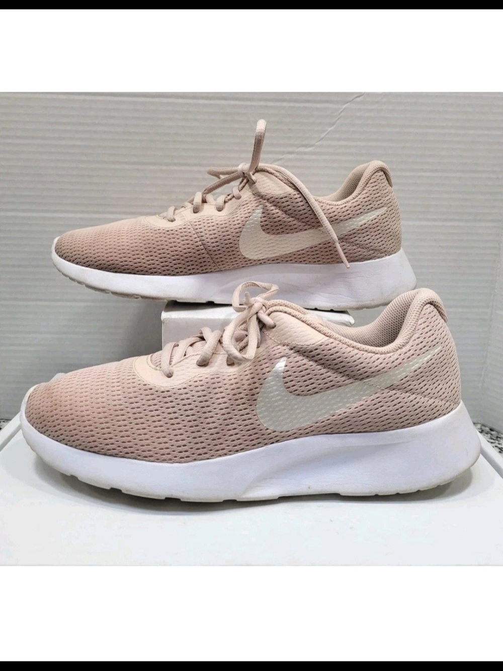 Nike Tanjun Women’s Running Shoes - Light Pink